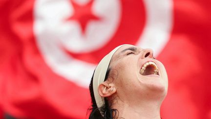 Le bonheur de la Tunisienne Ons Jabeur après sa victoire difficile contre la Colombienne Camila Osorio au deuxième tour. (ALAIN JOCARD / AFP)