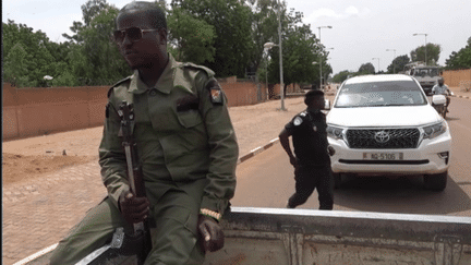 Niger : l’ultimatum lancé à l’ambassadeur français par les putschistes a expiré (France 2)