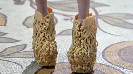 La styliste néerlandaise Iris Van Herpen a créé une collection résolument avant-gardiste, entre haute couture et art contemporain. 
 (M.Medina / AFP)