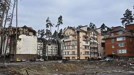 Des bombardements russes dans la province de Kiev en Ukraine, le 23 décembre 2022 (GENYA SAVILOV / AFP)