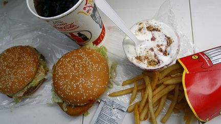 Derrière la&nbsp;"petite taille"&nbsp;des&nbsp;menus enfant des fast-food se cachent&nbsp;"beaucoup trop de graisses saturées, de sucre et de sel", dénonce&nbsp;une étude du CLCV. (VINCENT VOEGTLIN / MAXPPP)