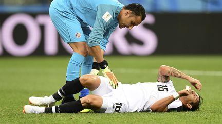 Le Costaricain&nbsp;Cristian Gamboa face à la Suisse, le 27 juin 2018&nbsp;à&nbsp;Nizhny Novgorod (Russie). (MARTIN BERNETTI / AFP)