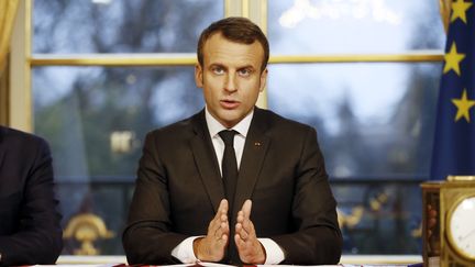 Le président de la République, Emmanuel Macron, lors d'une cérémonie de signature de trois lois à l'Elysée, le 30 décembre 2017. (ETIENNE LAURENT / AFP)