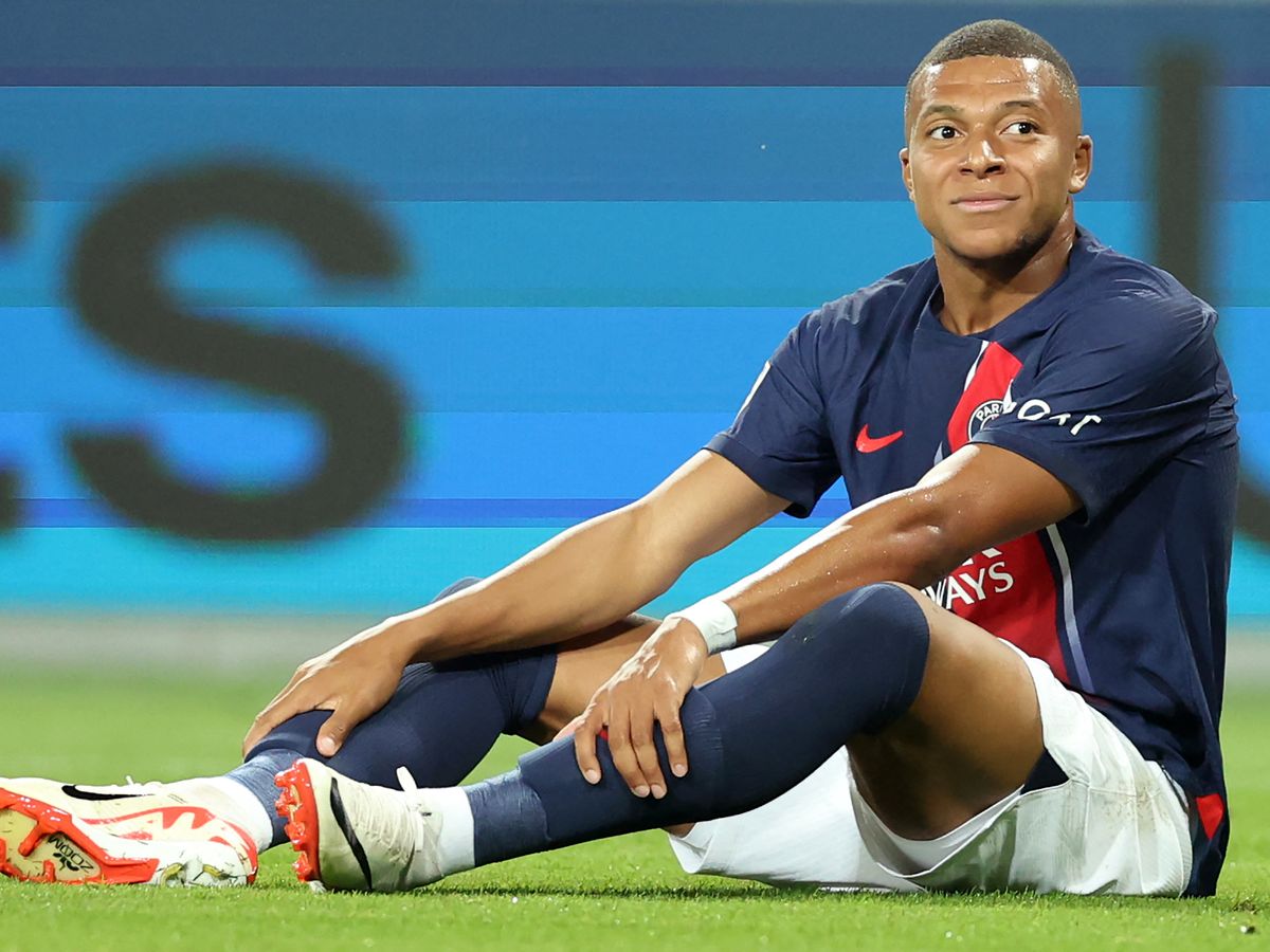 Chaussure de best sale foot mbappe 2019