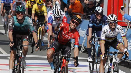 Pello Bilbao a remporté la troisième étape du Tour du Pays basque devant Julian Alaphilippe, mercredi 6 avril. (DAVID AGUILAR / EFE / SIPA)