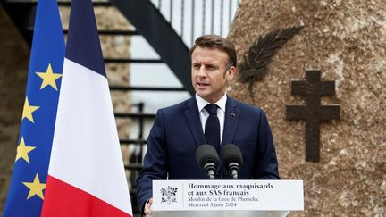 Le président de la République, Emmanuel Macron, le 5 juin 2024 à Plumelec (Morbihan). (BENOIT TESSIER / AFP)