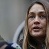 Dominique Huett, l'une des femmes accusant Harvey Weinstein d'agression sexuelle, lors d'une conférence de presse avec plusieurs femmes accusant le producteur de violences sexuelles, le 6 janvier 2020 à New York (Etats-Unis).&nbsp; (KENA BETANCUR / GETTY IMAGES NORTH AMERICA / AFP)