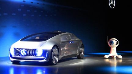 La Mercedes-Benz F 015 pr&eacute;sent&eacute;e&nbsp;&agrave; la veille de l'ouverture &agrave; Las Vegas (Etats-Unis) du salon international d'&eacute;lectronique grand public CES, le 5 janvier 2015.&nbsp; (SOPHIE ESTIENNE / AFP)