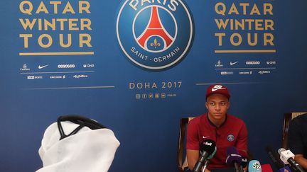 Le joueur du PSG, Kylian Mbappé, lors de son premier "Qatar winter tour" à Doha, le 21 décembre 2017. (KARIM JAAFAR / AFP)