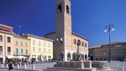 La place centrale de Fano, en Italie, petite ville o&ugrave; la famille de Leonarda Dibrani a v&eacute;cu pendant 17 ans. (BORCHI-ANA / ONLY WORLD / AFP)