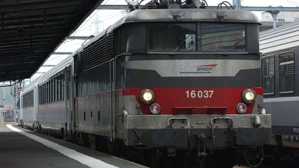 Un train Intercité en gare de Caen, le 7 juin 2007. (MYCHELE DANIAU / AFP)