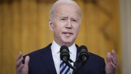 Joe Biden annonçant&nbsp;de nouvelles sanctions en réponse à l'invasion de l'Ukraine par la Russie, le 24 février 2022,&nbsp;à Washington&nbsp;(Etats-Unis). (DREW ANGERER / GETTY IMAGES NORTH AMERICA / AFP)