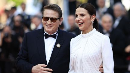 Benoît Magimel et Juliette Binoche se retrouvent dans "La passion de Dodin Bouffant", de Tran Anh Hung. Les deux acteurs, en couple à la ville jusqu'en 2003, ont une fille ensemble. C'est justement pour leur idylle passée qu'ils ont été choisis par le réalisateur, qui met en scène une histoire d'amour entre un gastronome et sa cuisinière. (VALERY HACHE / AFP)