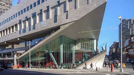 Au sein du Lincoln Center à Manhattan, la Juilliard School, est l'une des plus prestigieuses écoles de musique et de spectacle vivant du monde. (Wikimedia COmmons/Paul Masck)