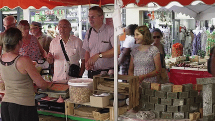 Var : le marché de Toulon mise sur les authenticités de la Provence (FRANCE 2)