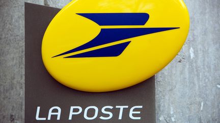 La Poste ne peut refuser de distribuer la propagande &eacute;lectorale d'un parti si celui-ci n'est pas interdit, plaide la direction du groupe. (LOIC VENANCE / AFP)