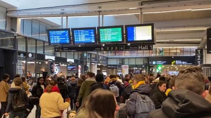 Les perturbations sur le réseau ferroviaire pourraient durer avec l’annonce de la grève des aiguilleurs après celle des contrôleurs. La direction se veut toutefois rassurante sur l’état du trafic.