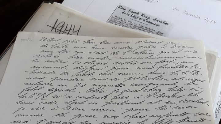 La lettre de la grand-mère de Rémi Krug, qu'il confie aux archives départementales de la Marne (ANNE CHEPEAU / RADIOFRANCE)