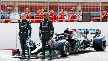 Valtteri Bottas et Lewis Hamilton lors des essais de pré-saison à Bahreïn, le 12 mars 2021. (ANTONIN VINCENT / DPPI MEDIA)