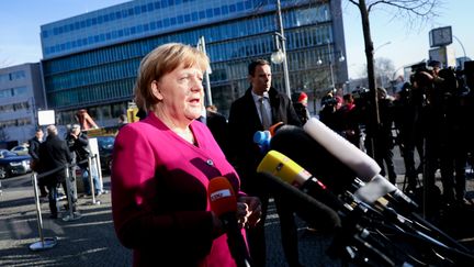 Angela Merkel s'exprime devant la presse, au siège de son parti la CDU, mardi 6 février 2018.&nbsp; (KAY NIETFELD / DPA / AFP)