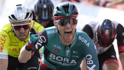 L'Irlandais Sam Bennett lors de l'arrivée de la deuxième étape de la Vuelta, le 20 août à Utrecht (Pays-Bas). (PETER DEJONG / AP)