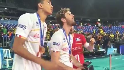 Julien Lyneel, Stéphen Boyer et Nicolas Rossard en pleine séance de vol juste après la victoire en Ligue mondiale