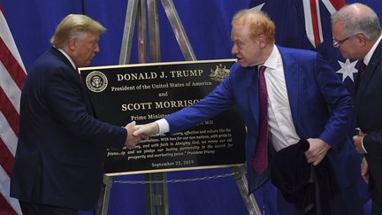 Donald Trump meets Australian businessman Anthony Pratt in Wapakoneta (United States), September 22, 2019. (SAUL LOEB / AFP)