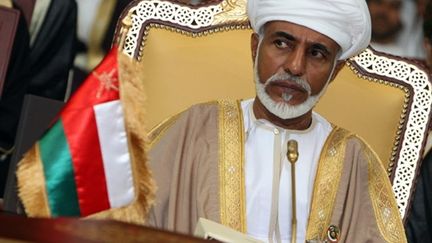 Le sultan Qabous d'Oman, à Doha, le 3 décembre 2007. (AFP PHOTO/KARIM JAAFAR)