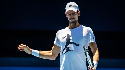 Novak Djokovic à l'entraînement avant l'Open d'Australie, à Melbourne Park, le 11 janvier 2023. (PATRICK HAMILTON / AFP )