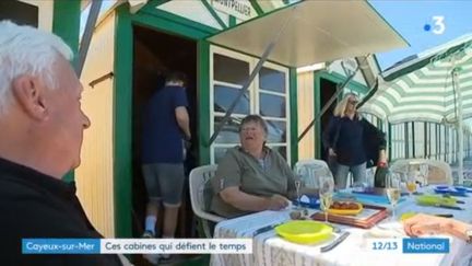 Dans la Somme, les cabines de plage de Cayeux-sur-Mer renferment de grandes histoires. (FRANCE 3)