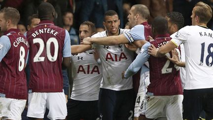 Moment tendu entre Aston Villa et Tottenham, qui a conduit à l'expulsion de Benteke