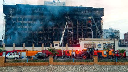 Un incendie au siège de la Direction de la sûreté, à Ismaïliya (Egypte), le 2 octobre 2023. (AFP)