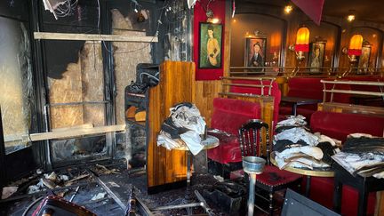 L'intérieur de la brasserie La Rotonde, à Paris, après l'incendie, le 18 janvier 2020. (LUCAS MENGET / RADIO FRANCE)