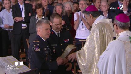 Notre-Dame : hommage aux pompiers de Paris lors de la messe de Pâques