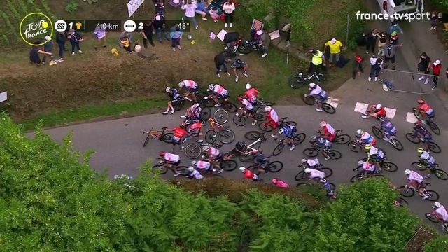 Arnaud Démare impliqué dans une chute à l'approche du sprint final