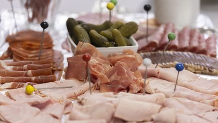 Consommation : de la charcuterie sous barquette de la marque Cora, contaminée par la listeria, retirée du marché en France