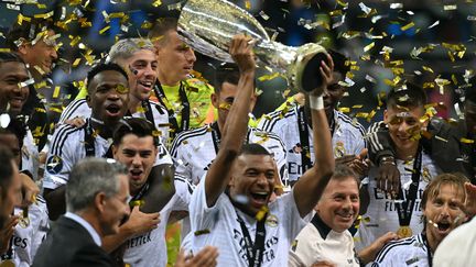 Kylian Mbappé lifts his first trophy, the European Super Cup, with Real Madrid on August 14, 2024. (SERGEI GAPON / AFP)