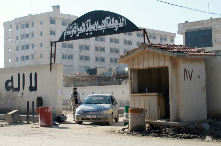 Le quartier g&eacute;n&eacute;ral du groupe Etat islamique &agrave; Alep (Syrie) pris par des brigades de l'Arm&eacute;e syrienne libre, le 8 janvier 2014. (MOHAMMED WESAM / ALEPPO MEDIA CENTRE)