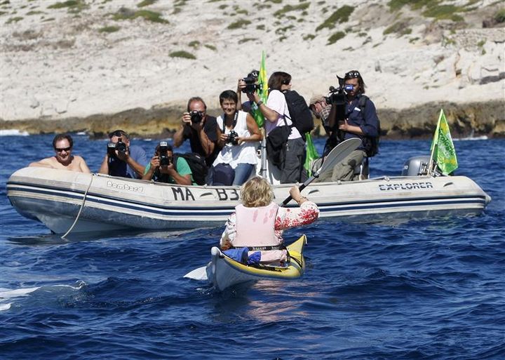 Eva Joly lors d'un d&eacute;placement dans les calanques de Marseille, le 9 septembre 2011. (Philippe Laurenson&nbsp;/ REUTERS)