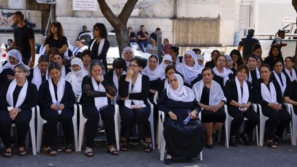 Des femmes druzes assistent aux funérailles des 12 enfants tués par une frappe sur le village de Majdal Shams, dans le Golan occupé, le 29 juillet 2024. (JALAA MAREY / AFP)