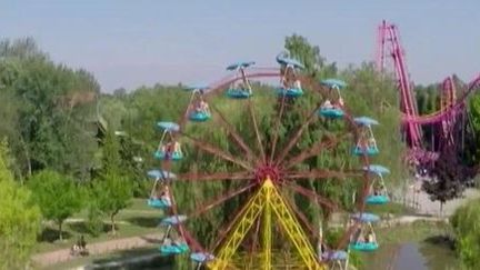 Un parc d'attraction. (CAPTURE D'ÉCRAN FRANCE 2)