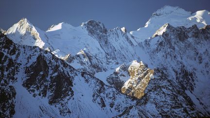 La Barre des Ecrins, dans les Hautes-Alpes, le 13 avril 2011. (DAN SHANNON / ONLY FRANCE / AFP)