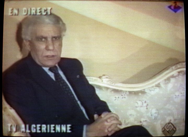 Le président Chadli Bendjedid annonce sa démission en direct à la télévision le 11 janvier 1992.&nbsp; (STR / AFP)