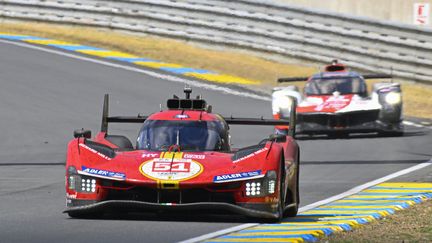 La Ferrari numéro 51 remporte les 24 Heures du Mans devant la Toyota numéro 8, dimanche 11 juin. (VINCENT MICHEL / MAXPPP)