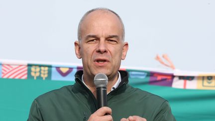 Le président de la FNSEA, Arnaud Rousseau, sur un barage routier le 26 janvier dernier. (RICHARD MOUILLAUD / MAXPPP)