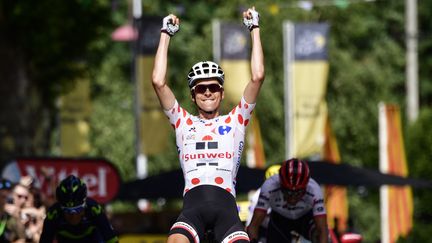 Demain, jour de fête nationale, les coureurs arriveront au Grand Colombier. Un Français sera-t-il inspiré pour aller décrocher une victoire ? En attendant, (re)découvrez les plus belles victoires françaises un 14 juillet.