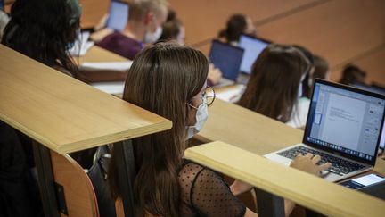 Des élèves en faculté de médecine, le 7 septembre 2020. Photo d'illustration. (LUC NOBOUT / MAXPPP)