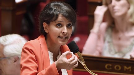 La ministre de l'Education nationale,&nbsp;Najat Vallaud-Belkacem, d&eacute;fend sa r&eacute;forme lors des questions au gouvernement, le 12 mai 2015,&nbsp;&agrave; l'Assembl&eacute;e nationale. (ERIC FEFERBERG / AFP)