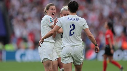 Les Anglaises lors de la finale de l'Euro contre l'Allemagne, le 31 juillet 2022. (PAT SCAASI / AFP)