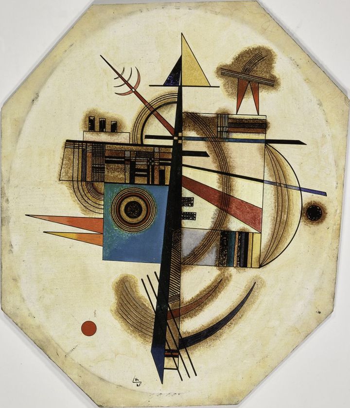 Vassily Kandinsky,&nbsp;Ovale n°2, 1925.&nbsp;Huile sur carton ovale, 34,5 x 28,7 cmParis, Centre Pompidou, Musée national d’art moderne (© Centre Pompidou, MNAM-CCI/Service de la documentation photographique du MNAM/Dist. RMN-GP)